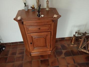 kleine kast in eik  beschikbaar voor biedingen