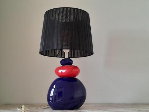 Kleurrijke glazen tafellamp en zwarte kap, Huis en Inrichting, Lampen | Lampenkappen, Zo goed als nieuw, 50 cm of meer, Rond, Wit