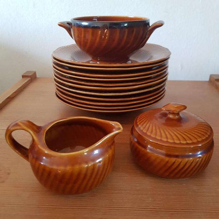 Boch trianion bruin, Antiek en Kunst, Antiek | Servies los, Ophalen of Verzenden