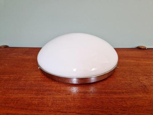 Bauhaus plafondlamp in verchroomd metaal en opaline, 1920-30, Antiek en Kunst, Antiek | Verlichting, Ophalen of Verzenden