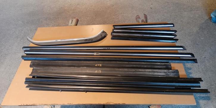 Moulures tour de caisse et seuils de portes bmw e30, Auto-onderdelen, Overige Auto-onderdelen, BMW, Ophalen of Verzenden