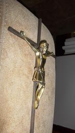 Croix de cuivre avec Jésus, Enlèvement ou Envoi