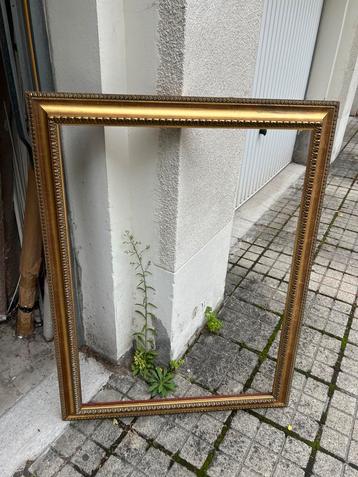 Grand cadre en bois doré ancien 115 x 87 cm beschikbaar voor biedingen