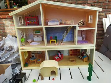 Swedisch dollhouse met veel toebehoren LUNDBY. beschikbaar voor biedingen