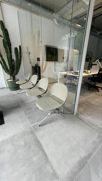 Design Wachtbank Bulo – Lichtgroen  €300 beschikbaar voor biedingen