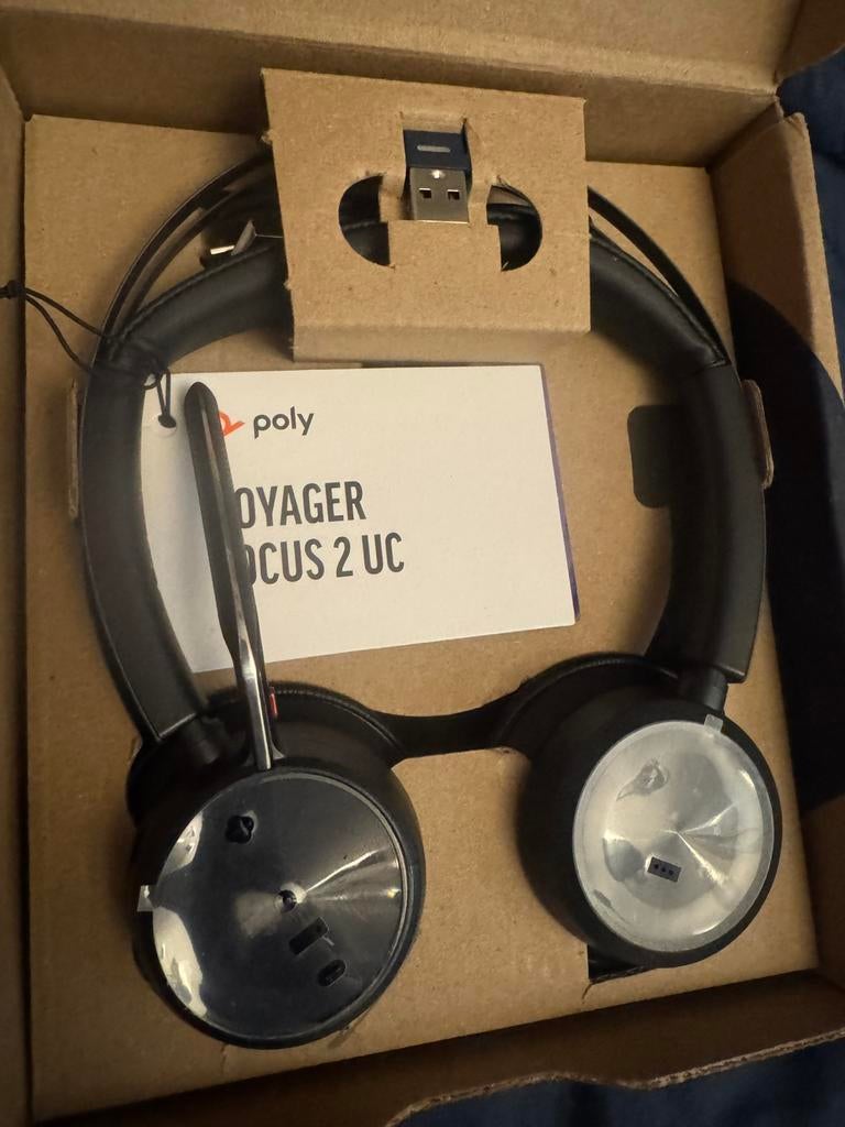Poly Voyager Focus 2, Computers en Software, Headsets, Ophalen of Verzenden, Nieuw, Draadloos, On-ear