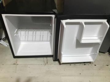 Petit frigo Tecnolux  En tres bonne etat  beschikbaar voor biedingen