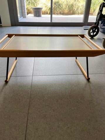 Verstelbaar tafeltje (bed/eet) beschikbaar voor biedingen
