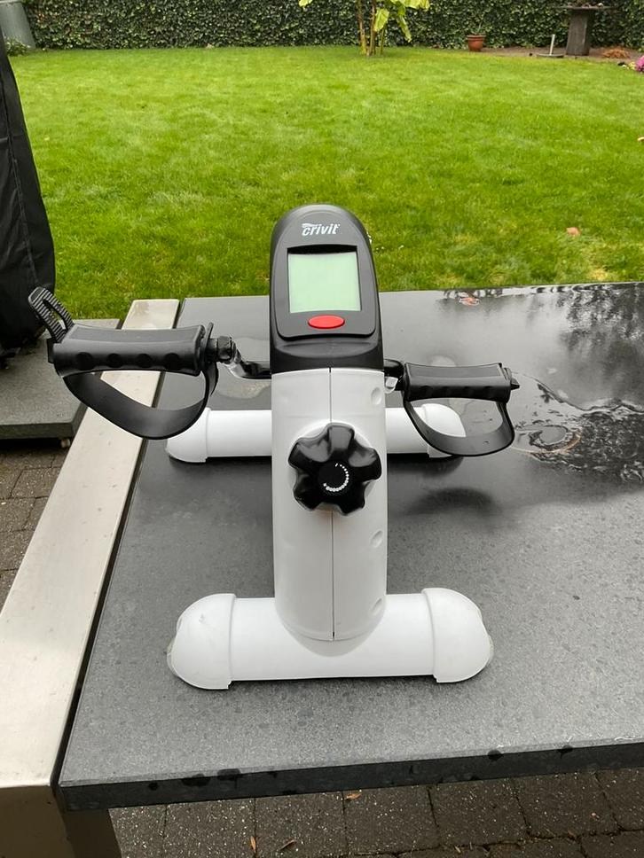 Stoelfiets pedaaltrainer, Sport en Fitness, Fitnessapparatuur, Zo goed als nieuw, Stoelfiets, Armen, Ophalen