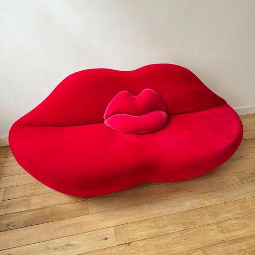 VELVET LIPS SOFA, Huis en Inrichting, Zetels | Zetels, Gebruikt, Rechte bank, Tweepersoons, 200 tot 250 cm, 75 tot 100 cm, Stof