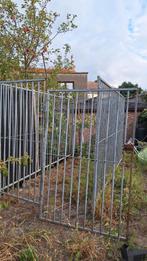 Stukken van een metalen hondenren, Ophalen, Gebruikt