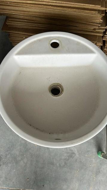 4 identieke lavabo’s te koop beschikbaar voor biedingen