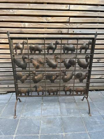Vintage decoratief  haardscherm in ijzer en smeedijzer. beschikbaar voor biedingen