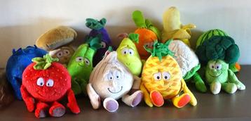 a vendre, 13 jouets peluches, fruits et légumes beschikbaar voor biedingen