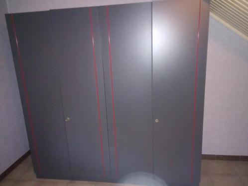 Twee grote en 1 middelgrote  kleerkasten+allerhande huisraad, Huis en Inrichting, Kasten | Kleerkasten, Gebruikt, Met deur(en)