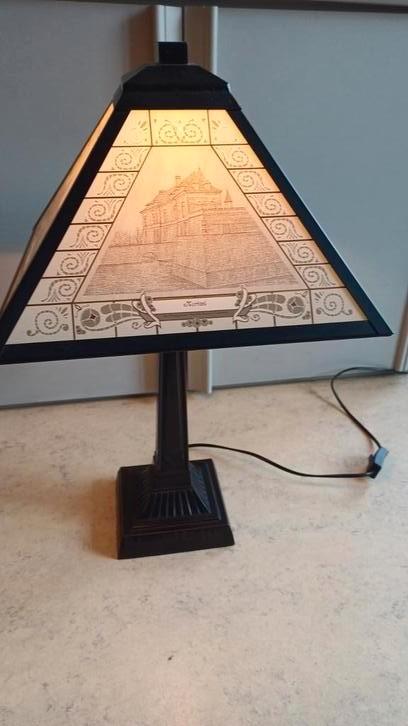Tafellamp met afbeeldingen van Mortsel, Huis en Inrichting, Lampen | Wandlampen, Zo goed als nieuw, Glas, Metaal, Ophalen