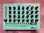 MFB Dominion Club - coole analoge monofone desktop synth, Ophalen of Verzenden, Zo goed als nieuw