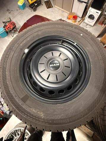 NIEUWE Man Tge zwarte stalen velgen met nieuwe banden beschikbaar voor biedingen