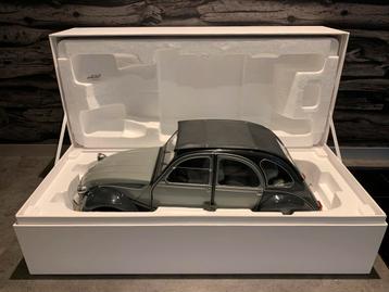 1:8 Premium X By Ixo Citroën 2CV Charleston 1982 Grijs/zwart