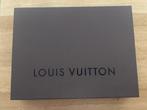 Lege Louis Vuiton doos 46 x 35 x 8 cm voor sjaals en dergel, Neuf, Enlèvement ou Envoi, Moins de 35 cm, Moins de 40 cm