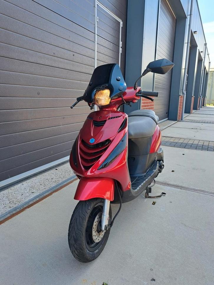 Piaggio Zip 4T Scooter Glans Rood FULL OPTION (A-KLASSE), Fietsen en Brommers, Scooters | Aprilia, Zo goed als nieuw, Overige modellen