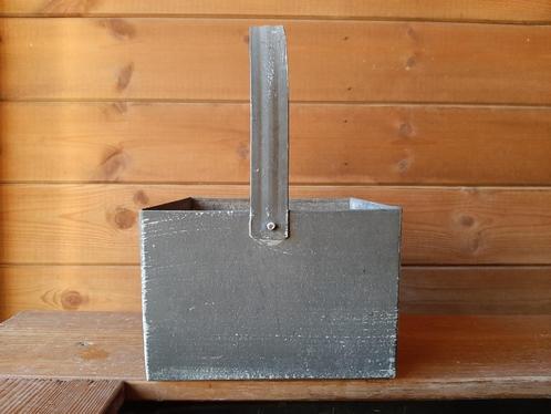 zinken bloembak 15 cm op 15 cm en 10 cm hoog met handvat, Tuin en Terras, Tuinwanddecoratie, Zo goed als nieuw, Ophalen of Verzenden