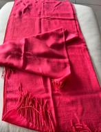 Sjaal lang breed fushia, Huis en Inrichting, Woonaccessoires | Plaids en Woondekens, Ophalen, Zo goed als nieuw