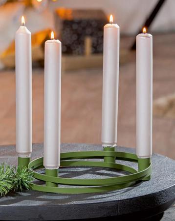 Strak, modern en toch sfeervol: deze olijfgroene kaarsenhoud beschikbaar voor biedingen