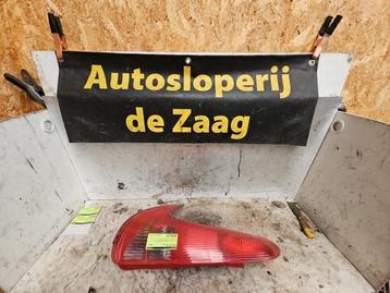 Achterlicht links van een Peugeot 206 beschikbaar voor biedingen