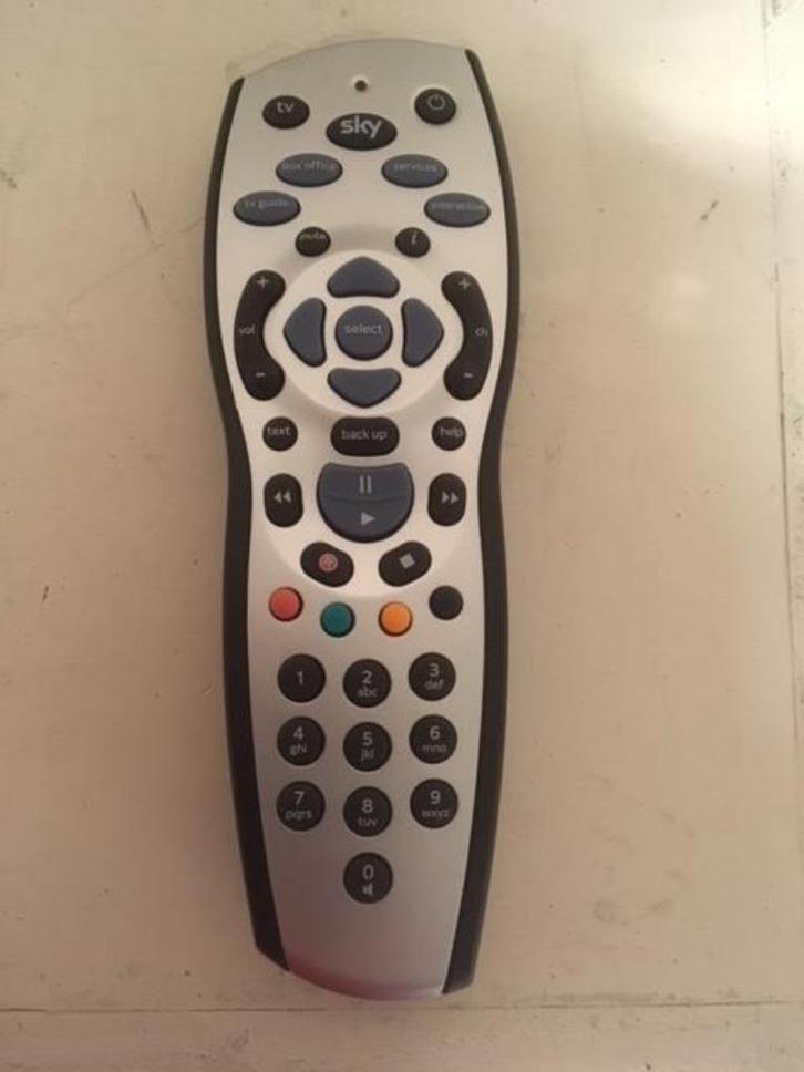 554. Orginele SKY Box afstandsbediening URC1672-00-01R01, Audio, Tv en Foto, Afstandsbedieningen, Nieuw, Ophalen of Verzenden