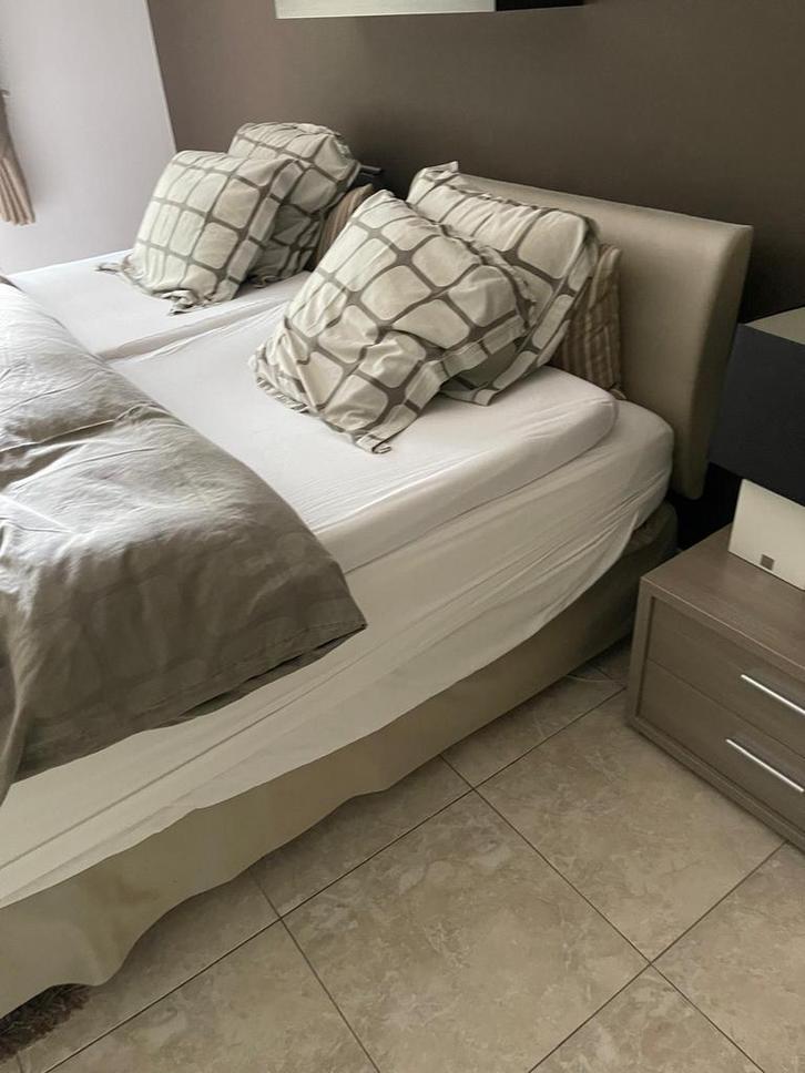 Kingsize Boxspring Olivier Strelli, Huis en Inrichting, Slaapkamer | Boxsprings, Zo goed als nieuw, Ophalen