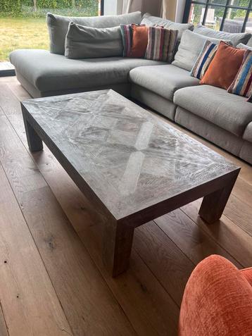 Stevige salontafel massief eik beschikbaar voor biedingen