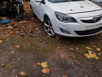 Opel Astra épave complete sans moteur et sans phares, Opel