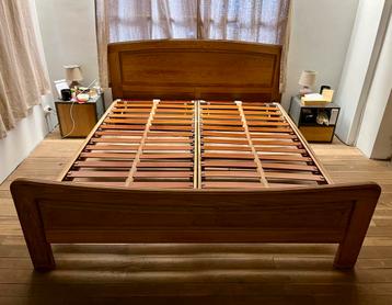 Hard wooden bed frame + 2x 90cm adjustable slatted bases beschikbaar voor biedingen