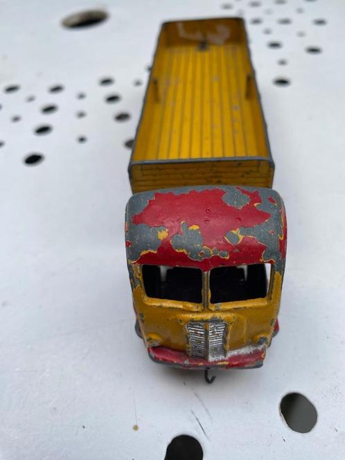 Dinky Toys Panhard-tractor geel en aanhanger 1/43, Hobby en Vrije tijd, Modelauto's | 1:43, Gebruikt, Bus of Vrachtwagen, Dinky Toys