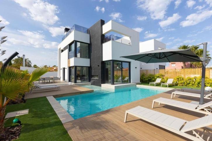 Hedendaagse moderne villa in  Torrevieja, Immo, Étranger, Espagne, Maison d'habitation, Autres