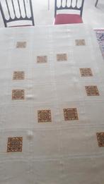 Beige tafelkleedje. geborduurd met kruisteken, Ophalen of Verzenden