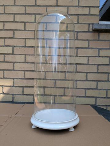 Antieke Glazen Globe op Witte Voet – Hoog 59 cm, Ø 23 cm beschikbaar voor biedingen