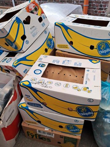 Bananendozen met gratis andere dozen, Enlèvement, Comme neuf