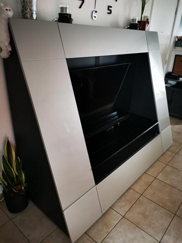 Tv wand. Exclusief design  beschikbaar voor biedingen