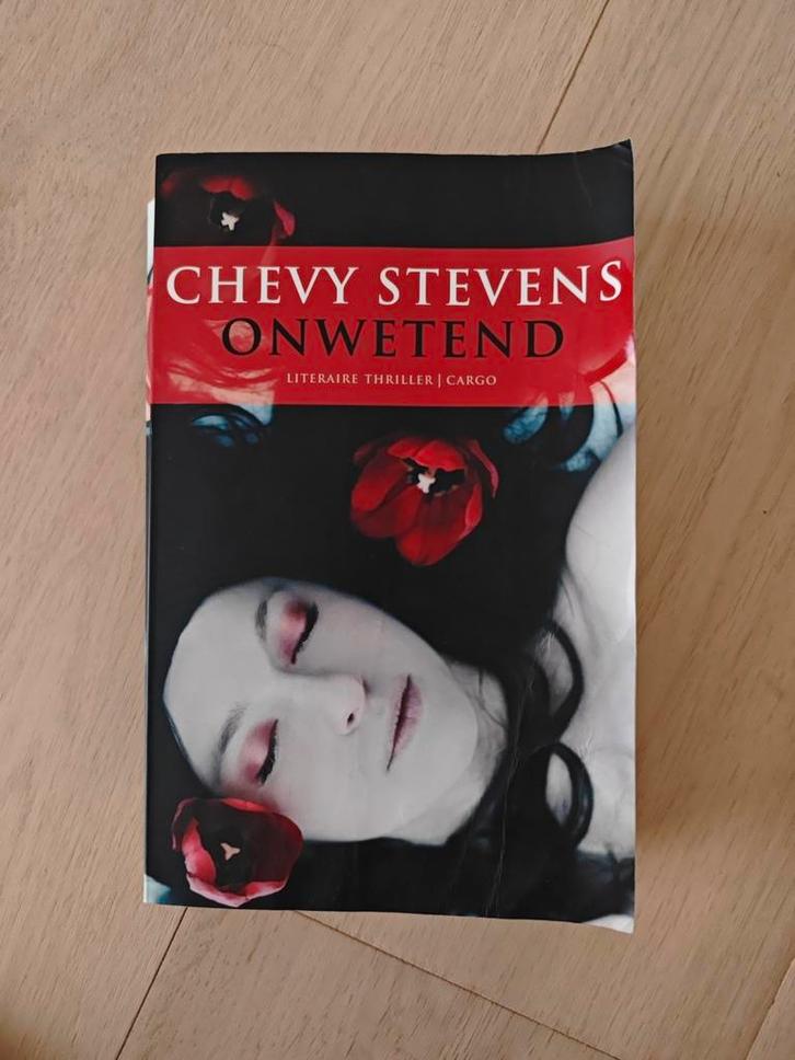 Chevy Stevens - Onwetend, Boeken, Thrillers, Zo goed als nieuw, Ophalen