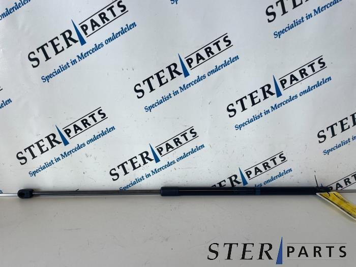 Amortisseur capot moteur droit d'un Mercedes E-Klasse, Autos : Pièces & Accessoires, Carrosserie & Tôlerie, Mercedes-Benz, Utilisé