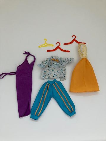 Set Barbie kleedjes niet origineel beschikbaar voor biedingen