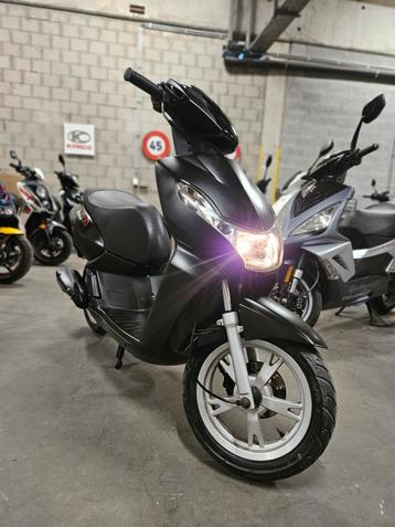 Peugeot Kisbee RS edition 50cc klasse B 2012 - 12.859 km, Fietsen en Brommers, Gebruikt, Overige modellen, Ophalen of Verzenden