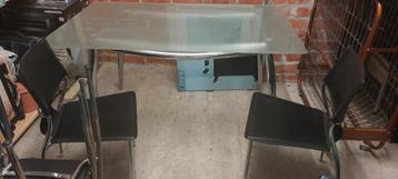 Eetkamer tafel met 6 stoelen  beschikbaar voor biedingen