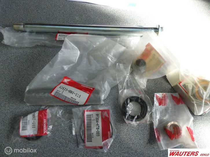 Achterwielasset cbr900rr 92-93, Motoren, Onderdelen | Honda, Nieuw, Ophalen of Verzenden