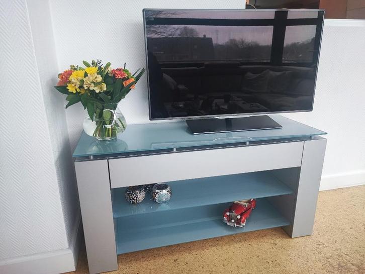 Design Televisiemeubel Vogel's Q7000 series, Huis en Inrichting, Kasten |Televisiemeubels, Zo goed als nieuw, Ophalen of Verzenden