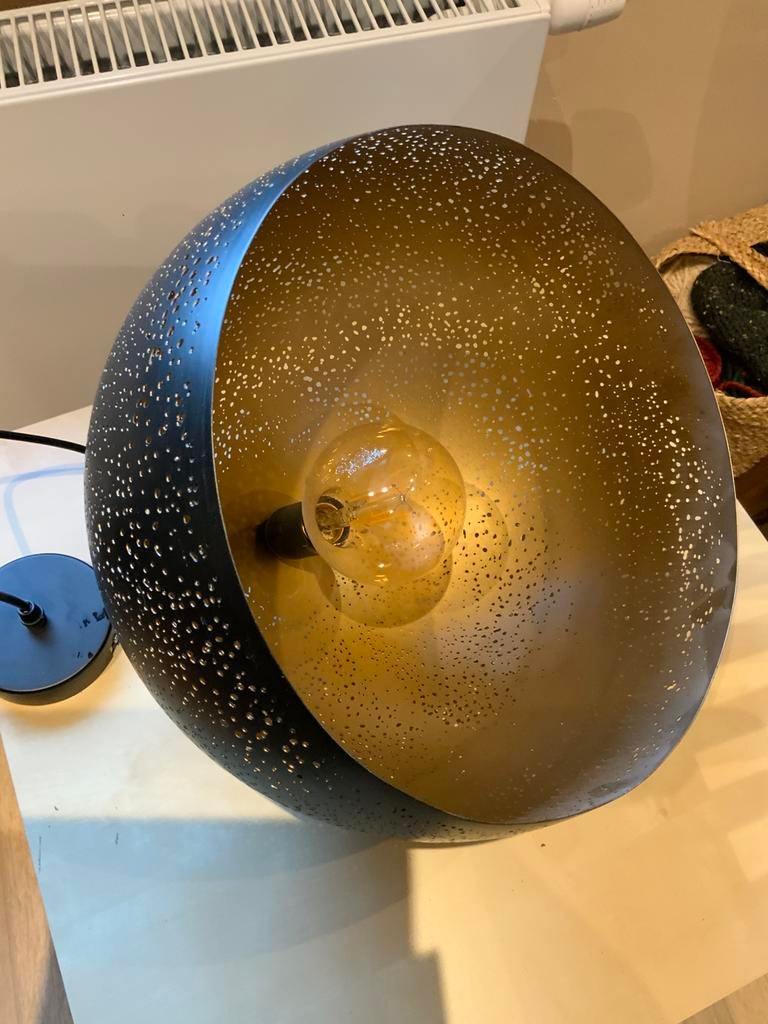 Hangende lamp, Enlèvement