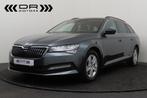Skoda Superb COMBI - ADAPTIVE CRUISE -KEYLESS - TREKHAAK, Auto's, Skoda, 4 cilinders, 0 kg, 120 pk, Bedrijf