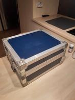 Vinyl Singles, Enlèvement